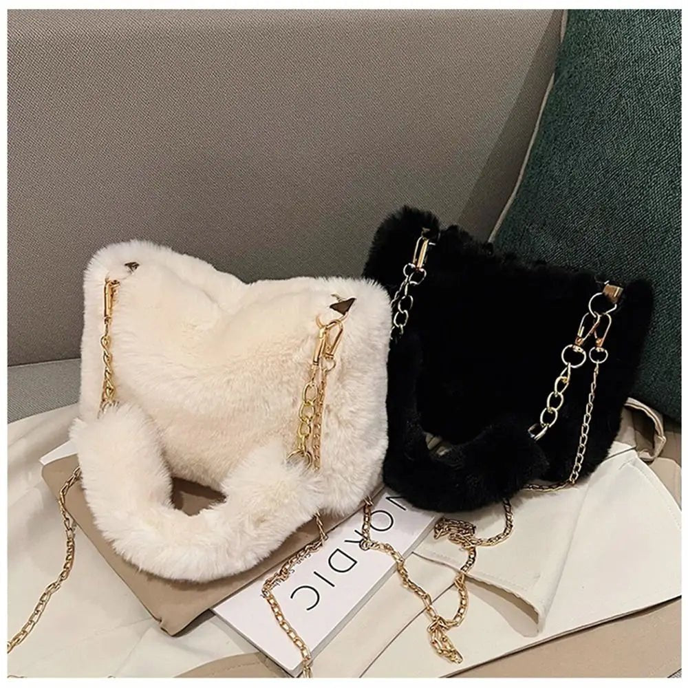 Damen Flauschige Schultertasche mit Kette