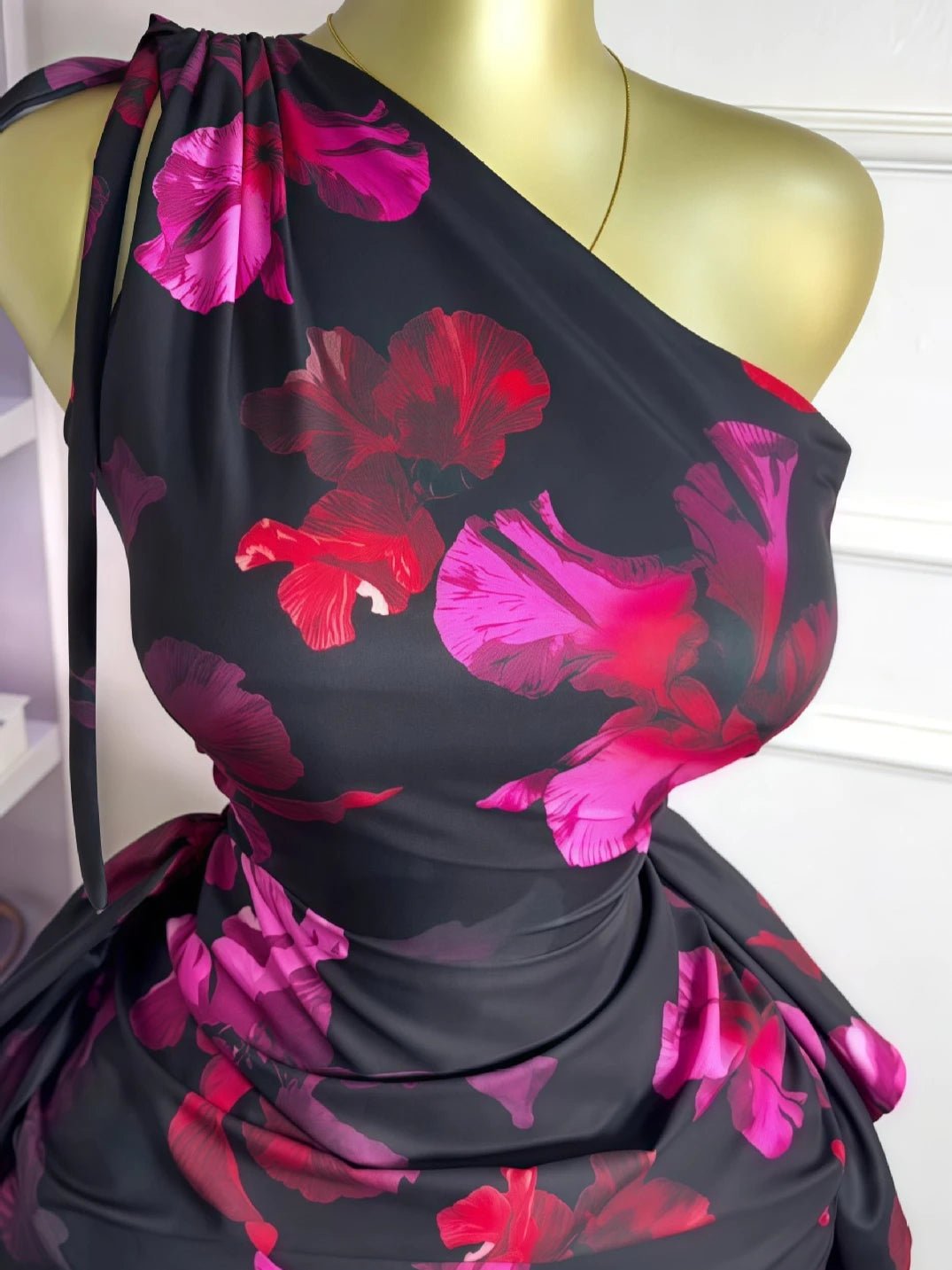 Ein-Schulter Kleid mit Blumenprint – Sexy Bodycon Maxi Sommerkleid 2025