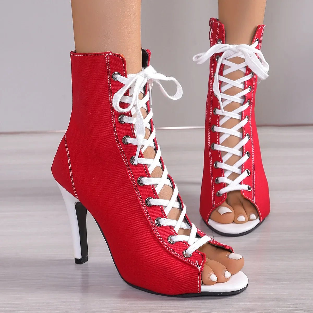 Stiefel mit offener Spitze & Schnürung