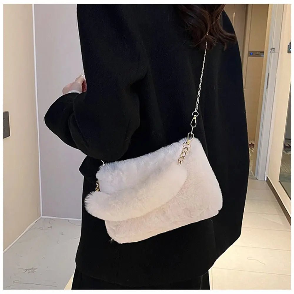 Damen Flauschige Schultertasche mit Kette
