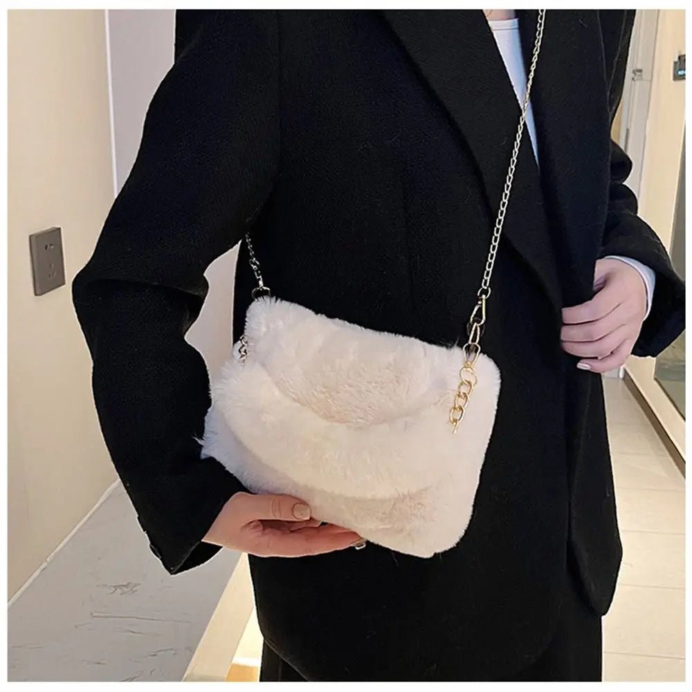 Damen Flauschige Schultertasche mit Kette