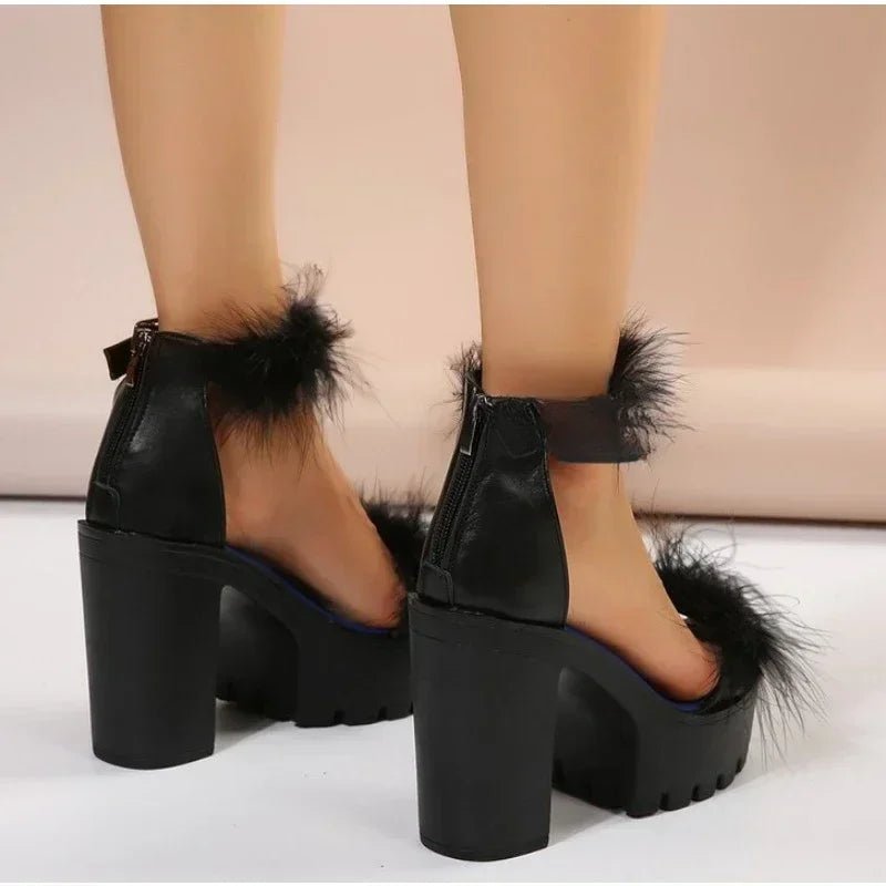 Flauschige Plateausandalen mit Absatz – Sommer High Heels mit Kunstpelz