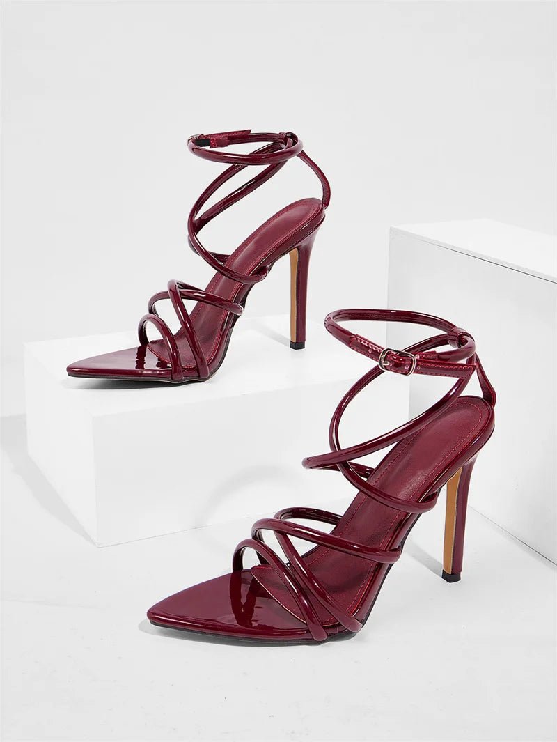 Lackleder-Sandaletten mit Absatz – Sommer-High Heels mit Riemchen & spitzer Zehenform