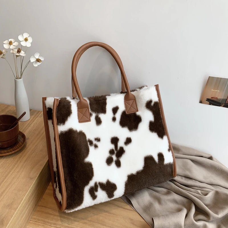 Plüsch-Shopper mit Kuhmuster – Weiche Winter-Handtasche